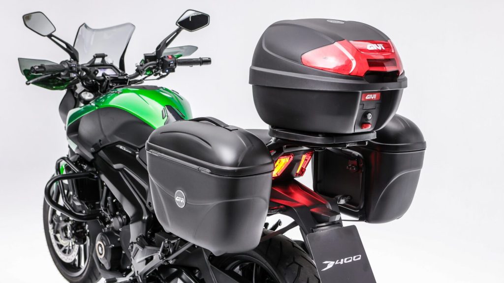 Bajaj Dominar com Baús Givi